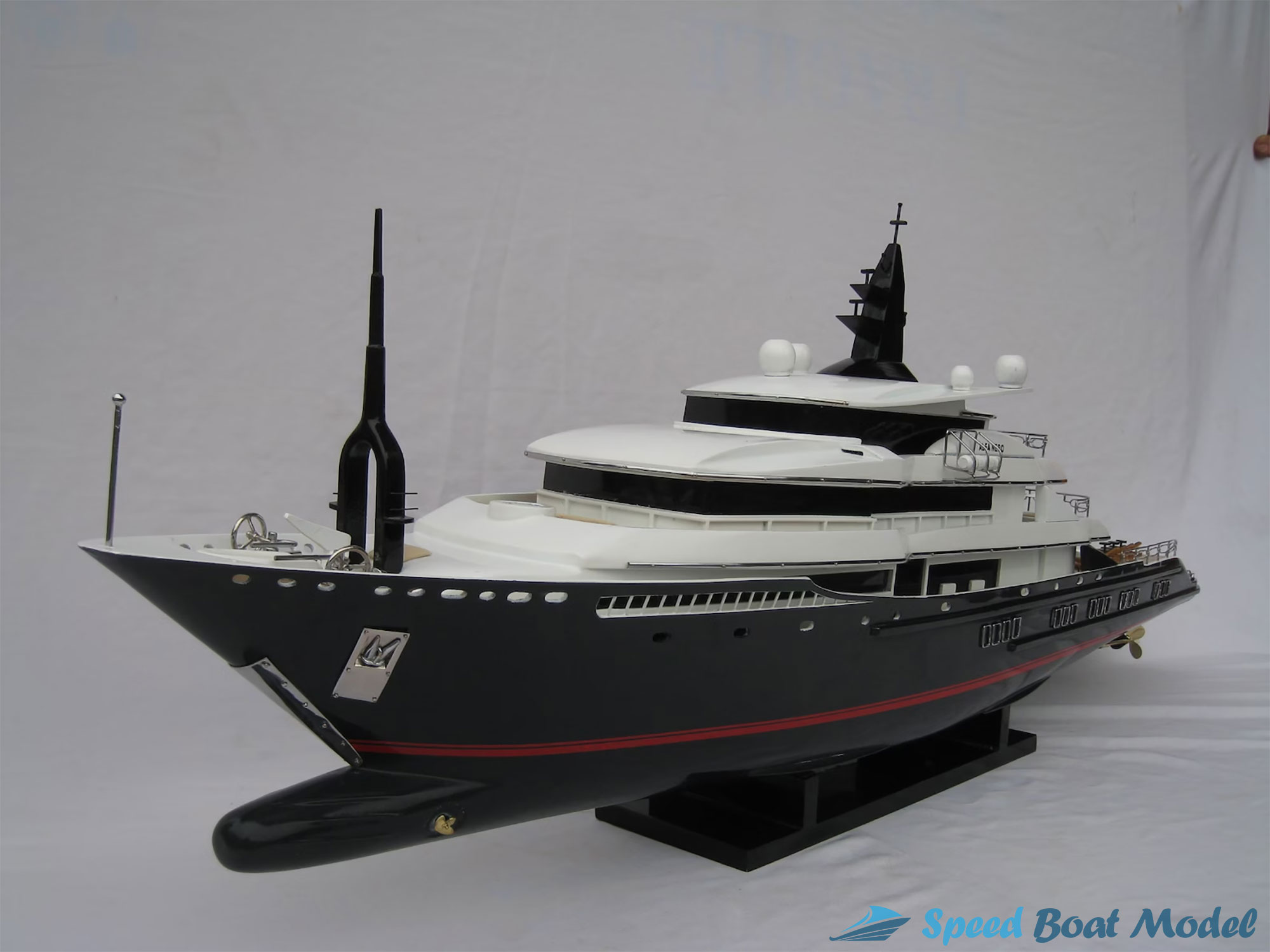Alfa Nero Modern Yacht Model 27.5"
