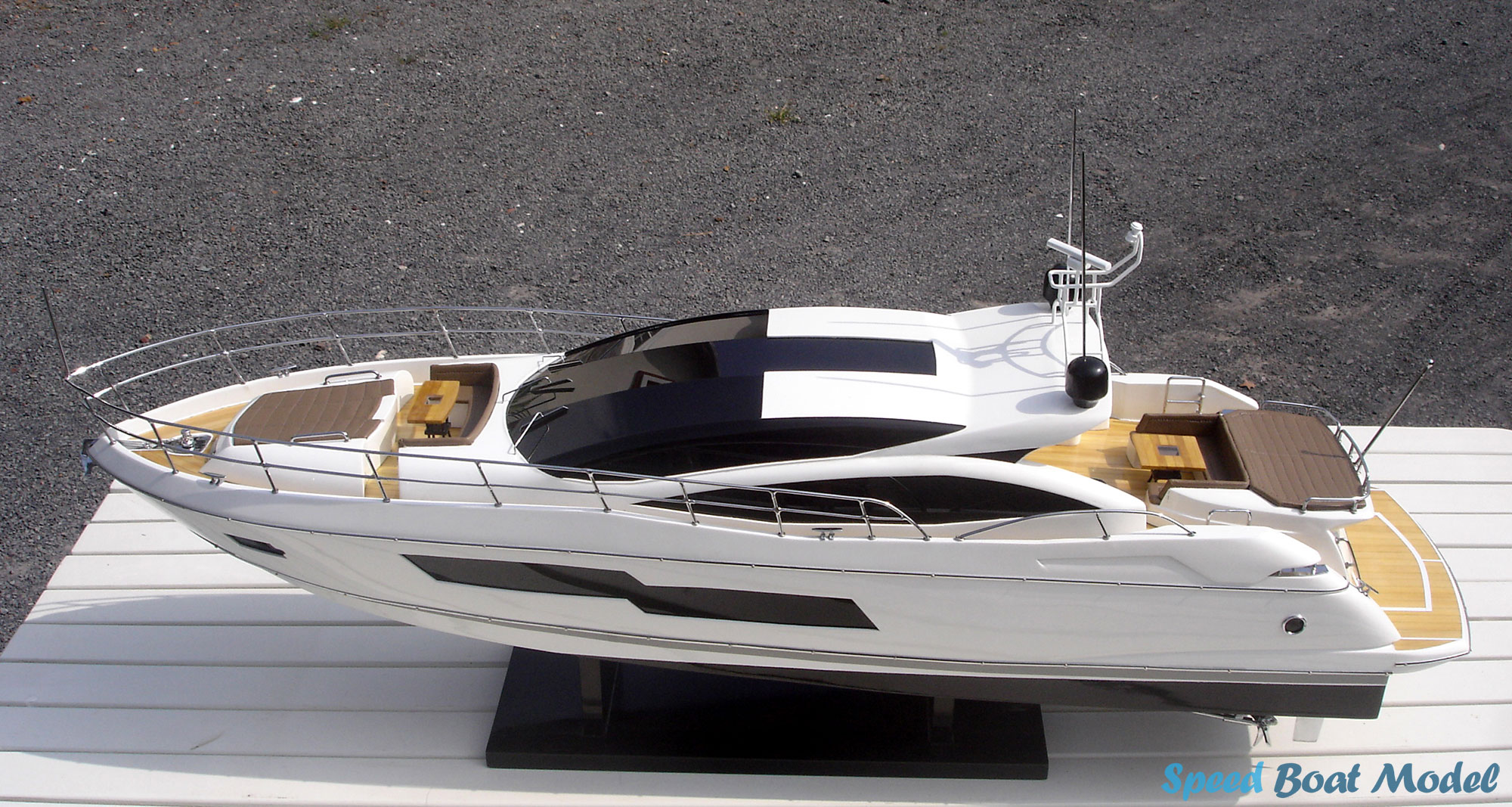 Sunseeker Predator 80 Modern Yacht Model 32.6"