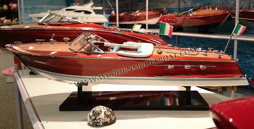Classic Speed Boats Riva Ariston (white Hull)