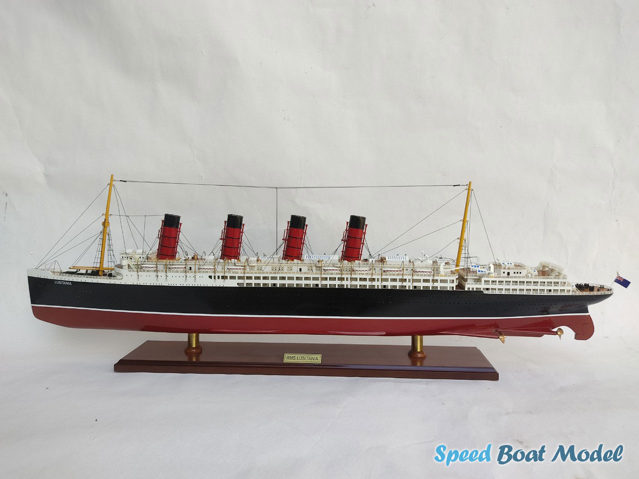 Ocean Liner RMS Lusitania Model Length 100cm