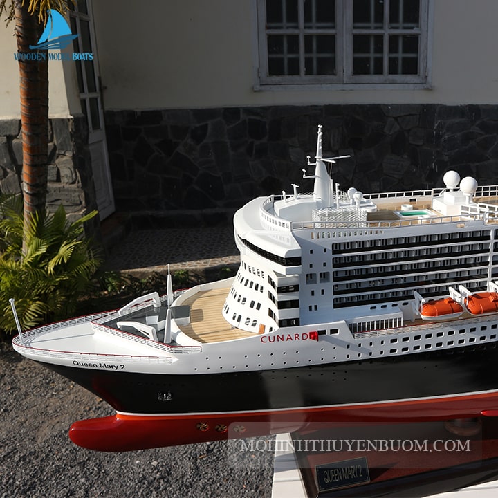 Ocean Liner Queen Mary 2 Painted Model