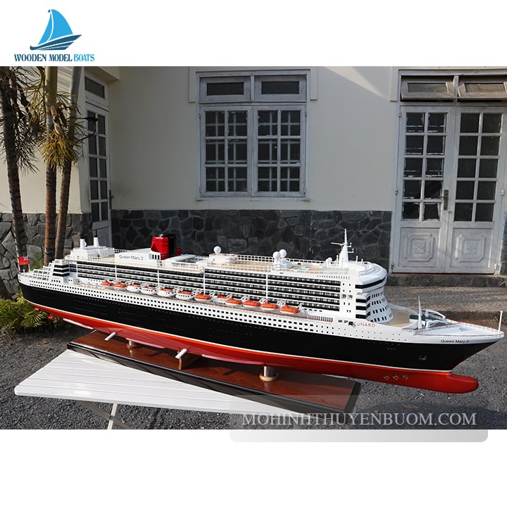 Ocean Liner Queen Mary 2 Painted Model
