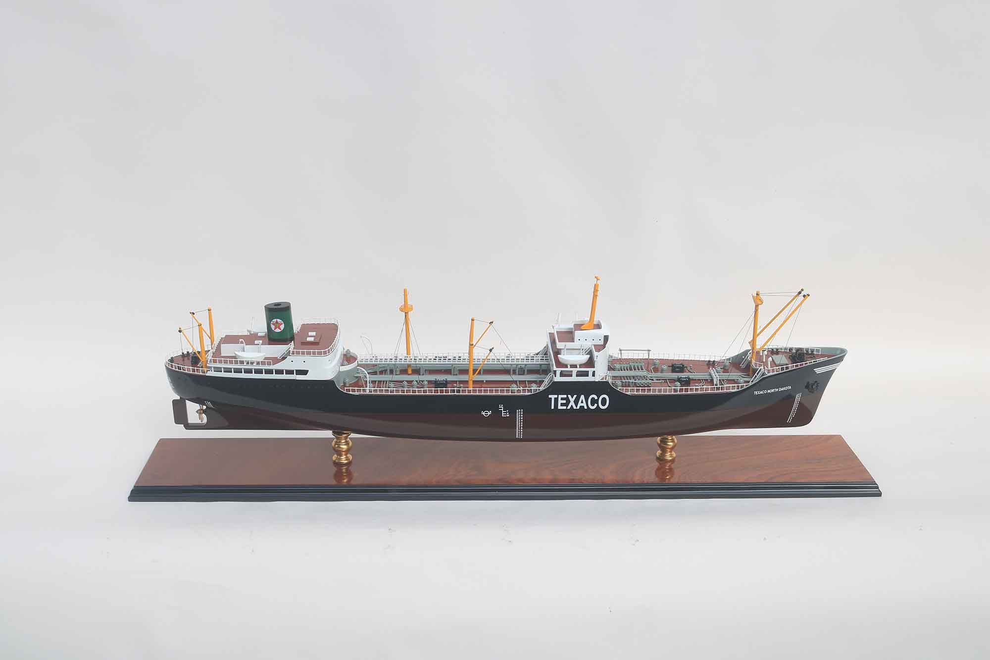 Texaco North Dakota Commercial Ship Model 31.5" 17 Texaco North Dakota Commercial Ship Model (8) Speed Boad Model