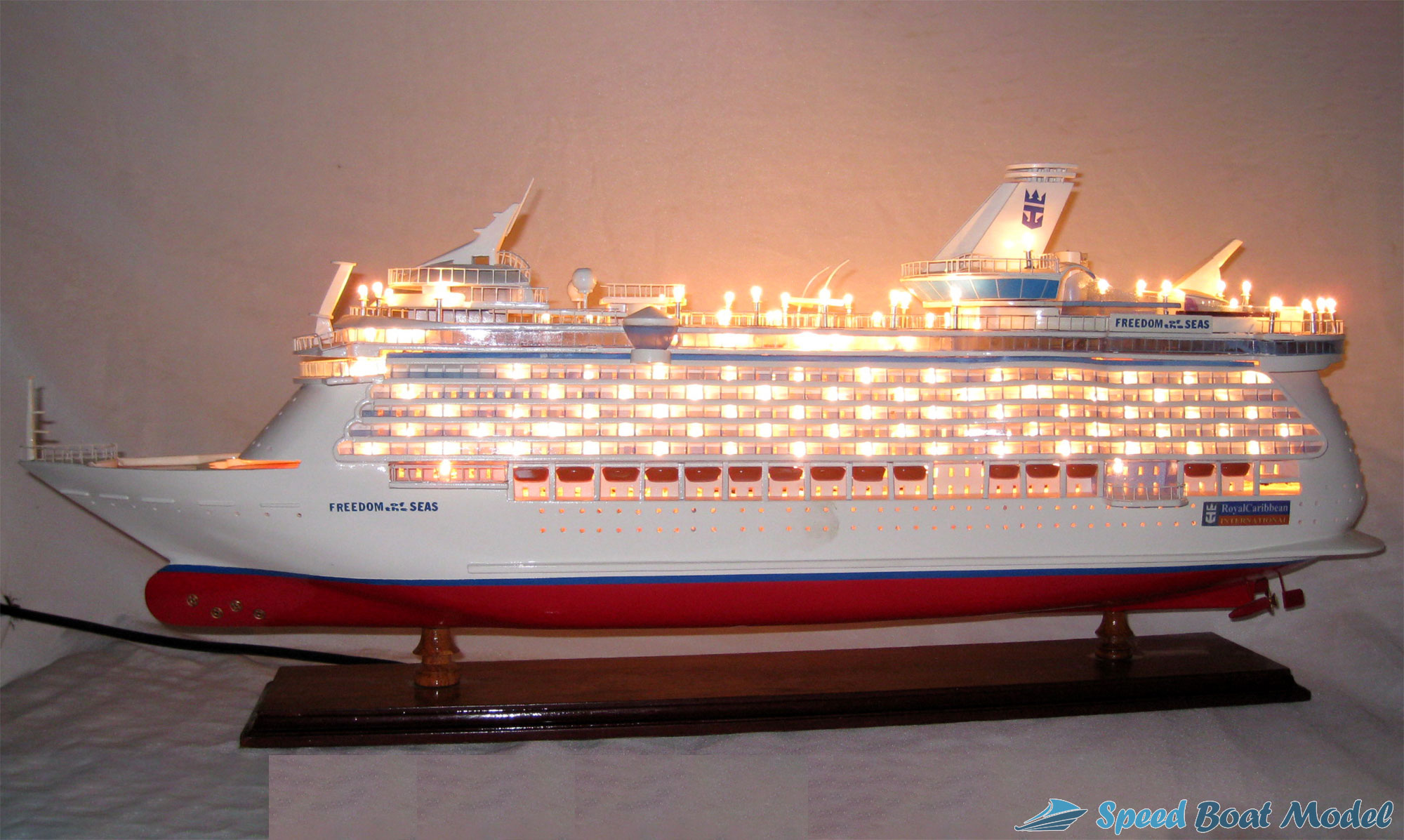 Freedom Of The Seas Boat Model With Light 31.4"