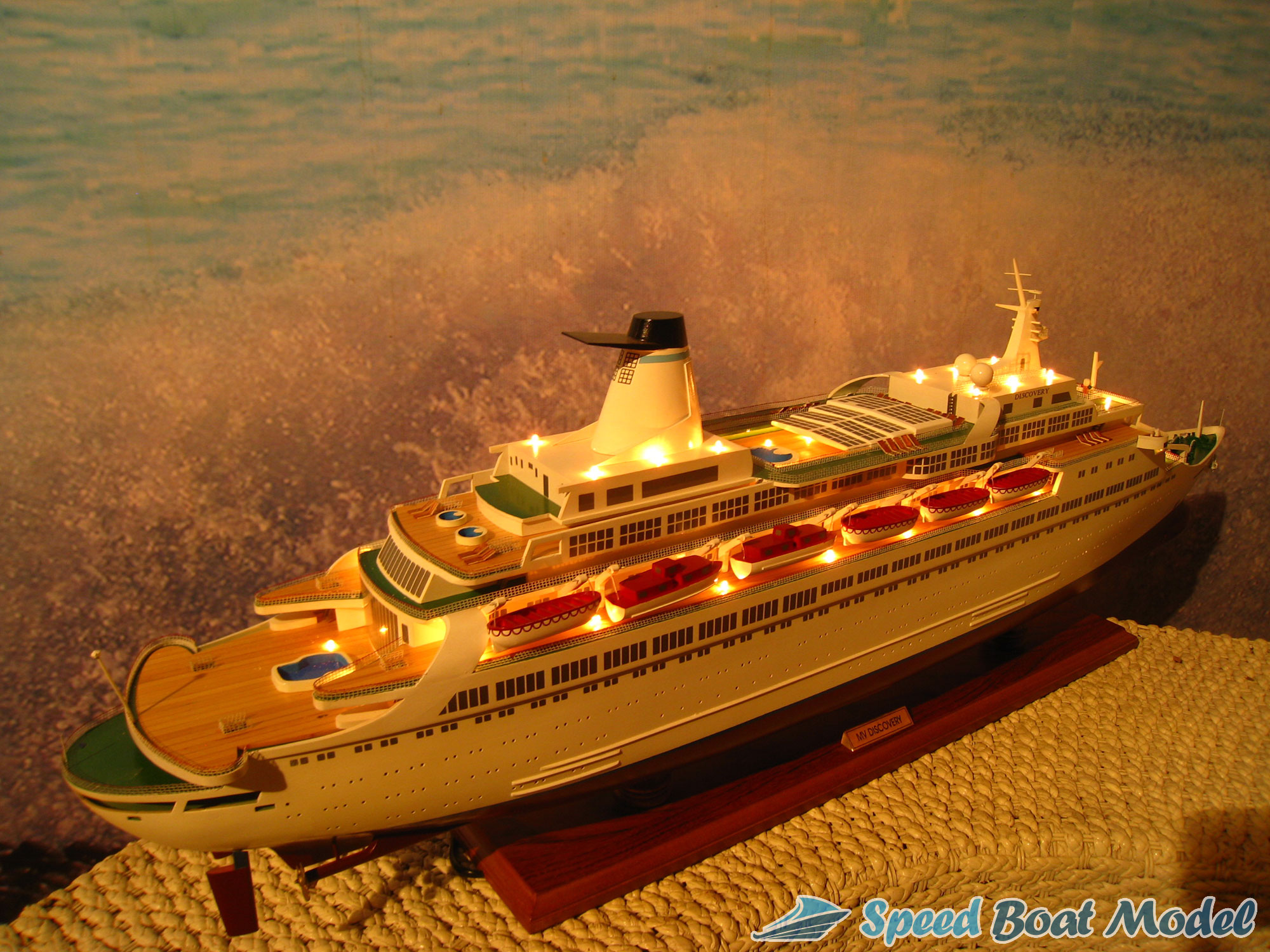 Mv Discovery Boat Model With Light 39.3"