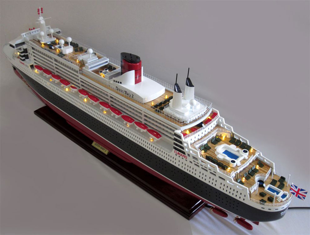 Queen Mary 2 Boat Model With Light