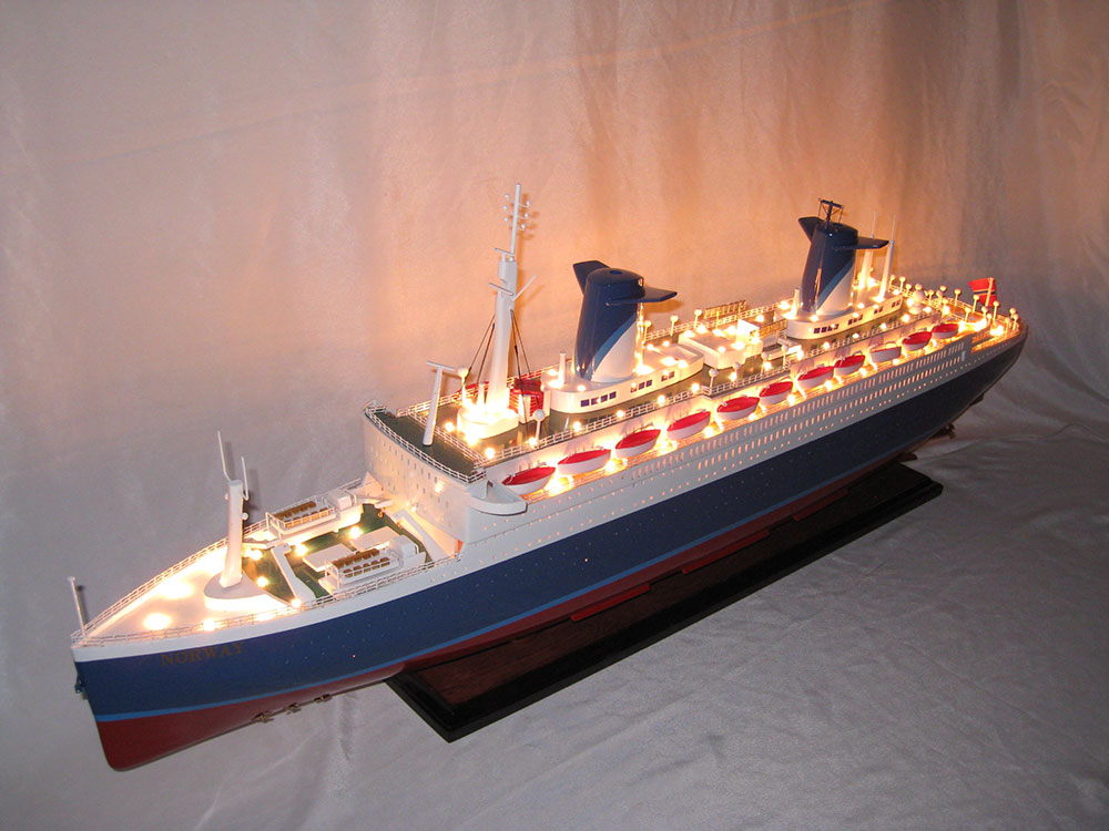 Ss Norway Boat Model With Light Lenght 102