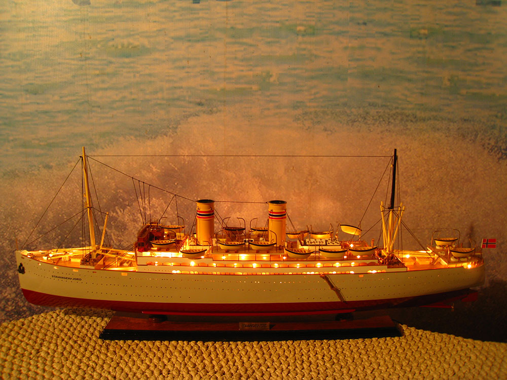 Ss Stavangerf Jord Boat Model With Light