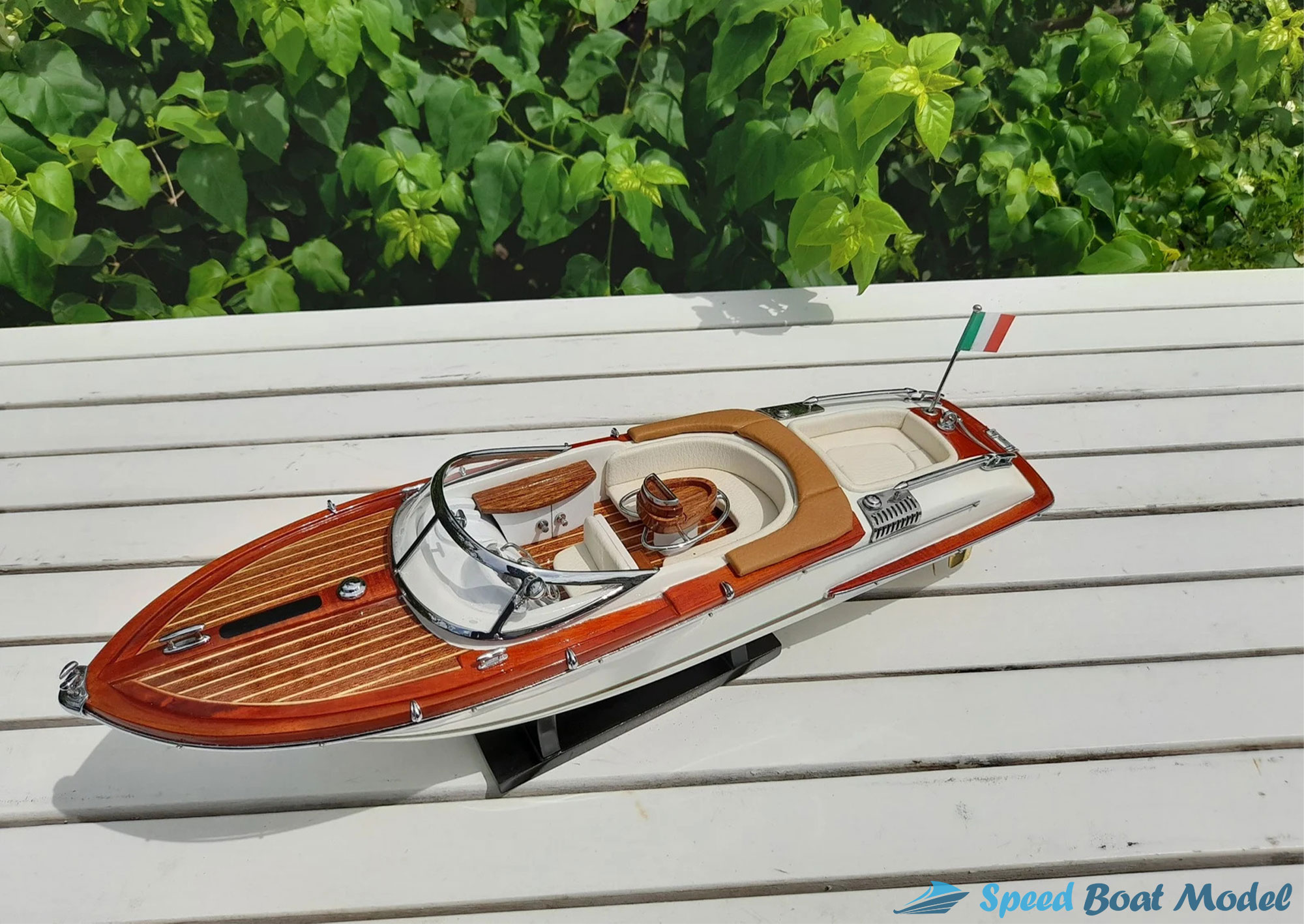 White Riva Aquariva Gucci Boat Model 16.5"