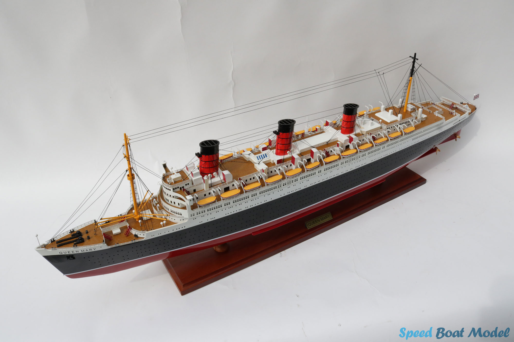 Rms Queen Mary Painted Cruise Liner Model 39.3