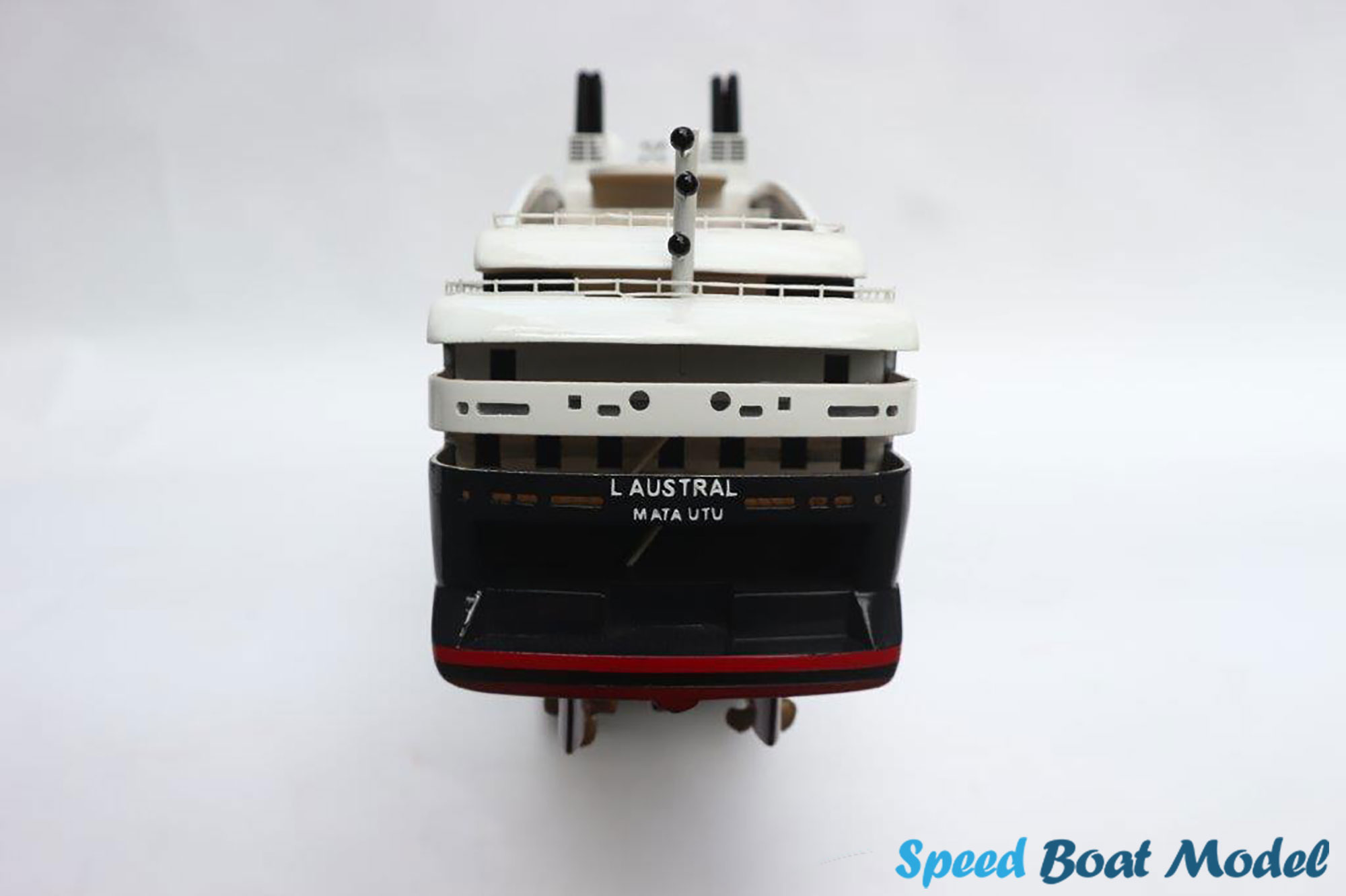 Le Boreal Ocean Liner Model 28" 29 Le Boreal Ocean Liner Model 28