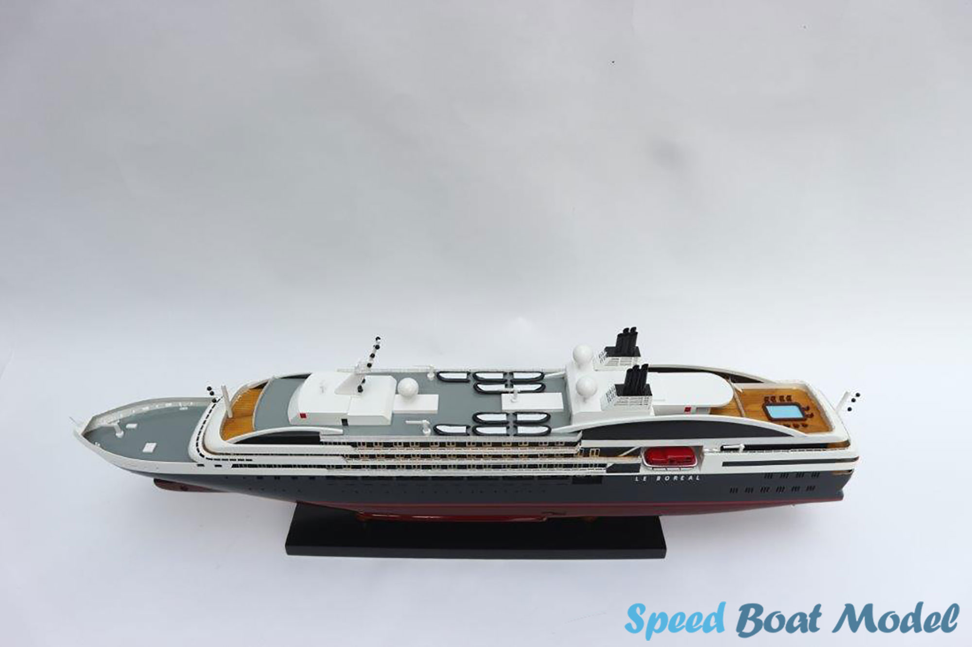 Le Boreal Ocean Liner Model 28" 21 Le Boreal Ocean Liner Model 28