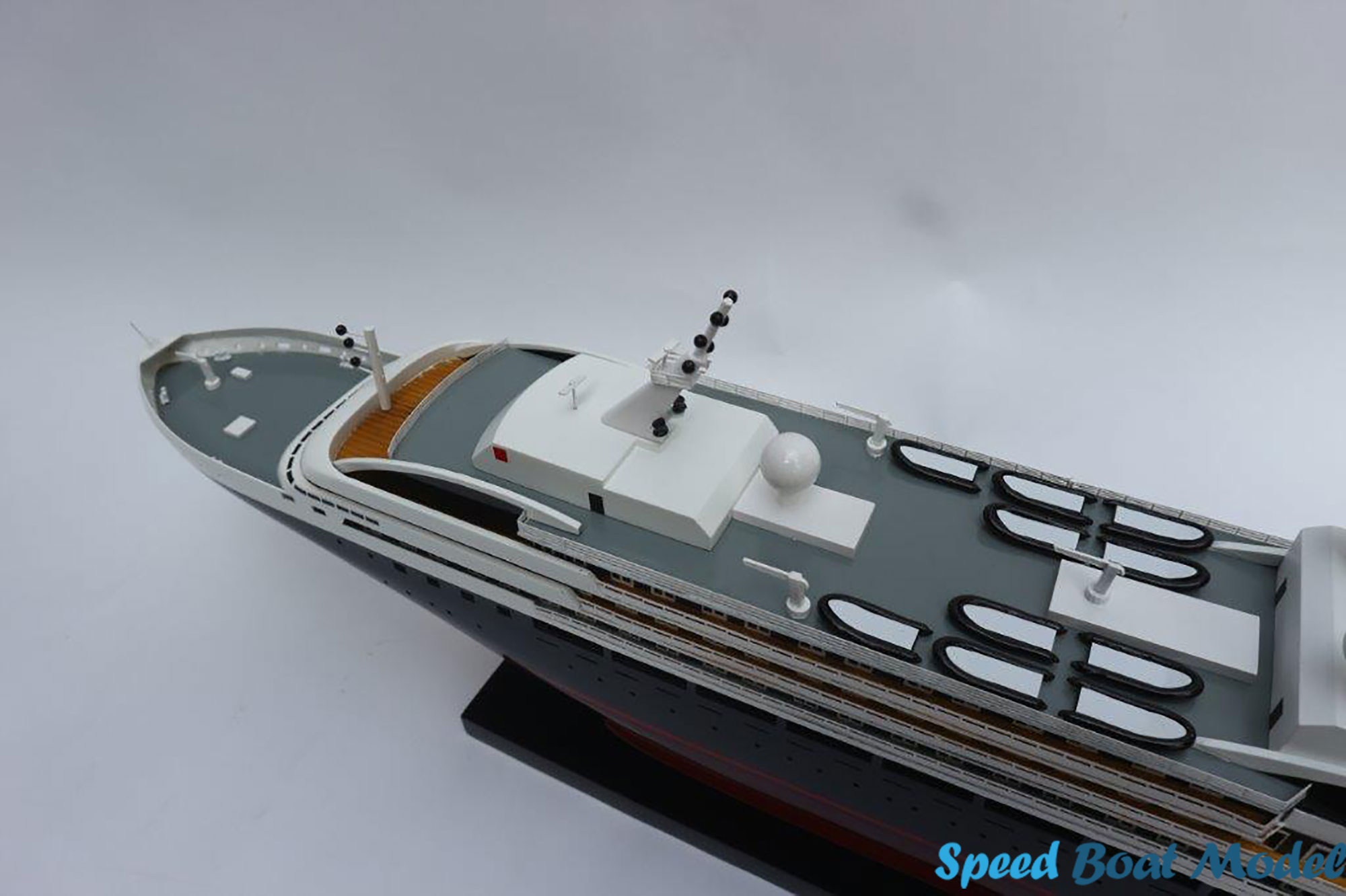 Le Boreal Ocean Liner Model 28" 24 Le Boreal Ocean Liner Model 28