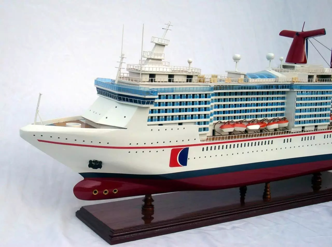 Ocean Liner Carnival Miracle Model