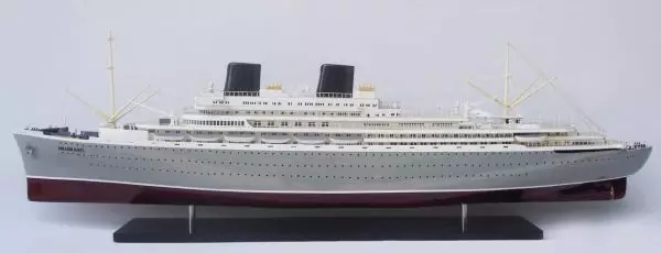 Ocean Liner MS Willem Ruys Model Lenght 95