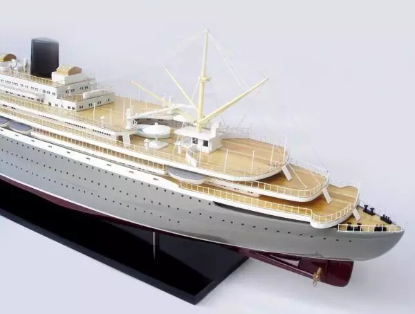 Ocean Liner MS Willem Ruys Model Lenght 95