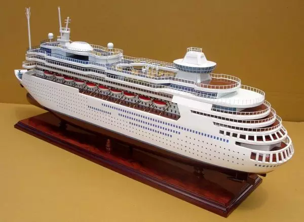 Ocean Liner Majesty Of The Seas Model Lenght 76 (1)