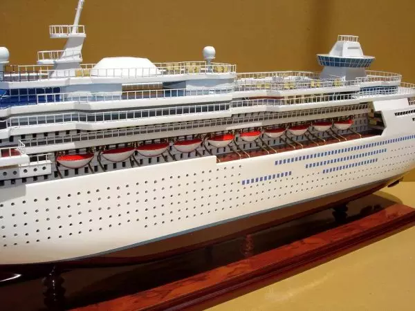 Ocean Liner Majesty Of The Seas Model Lenght 76 (3)