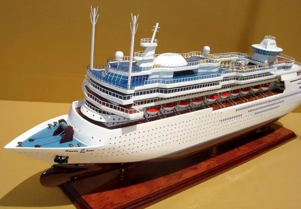 Ocean Liner Majesty Of The Seas Model Lenght 76 (4)