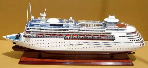 Ocean Liner Majesty of the Seas Model Lenght 76