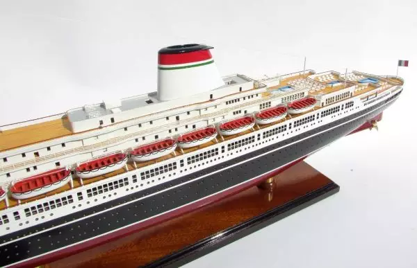 Ocean Liner SS Leonardo Da Vinci Black & Red Hull Model 13 Ocean Liner Ss Leonardo Da Vinci Black & Red Hull Model (5)