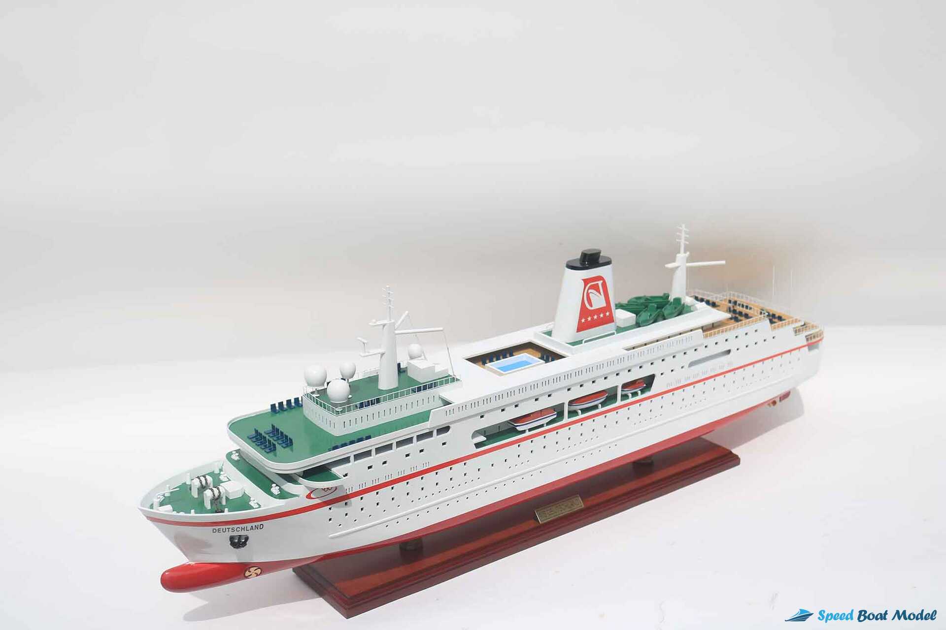 Ms Deutschland Cruise Ship Model (10) Speed Boad Model