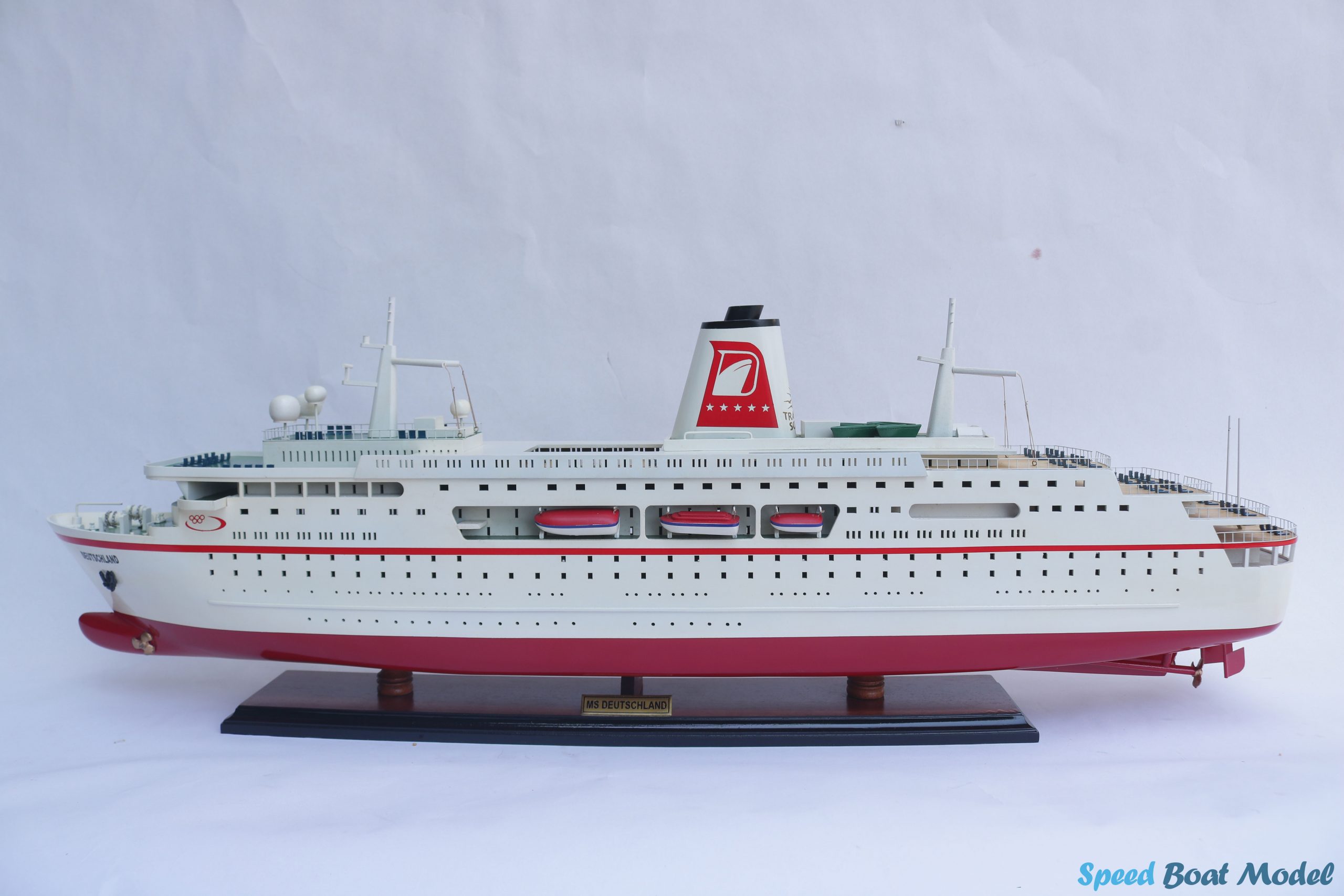 Ms Deutschland Cruise Ship Model 34.2