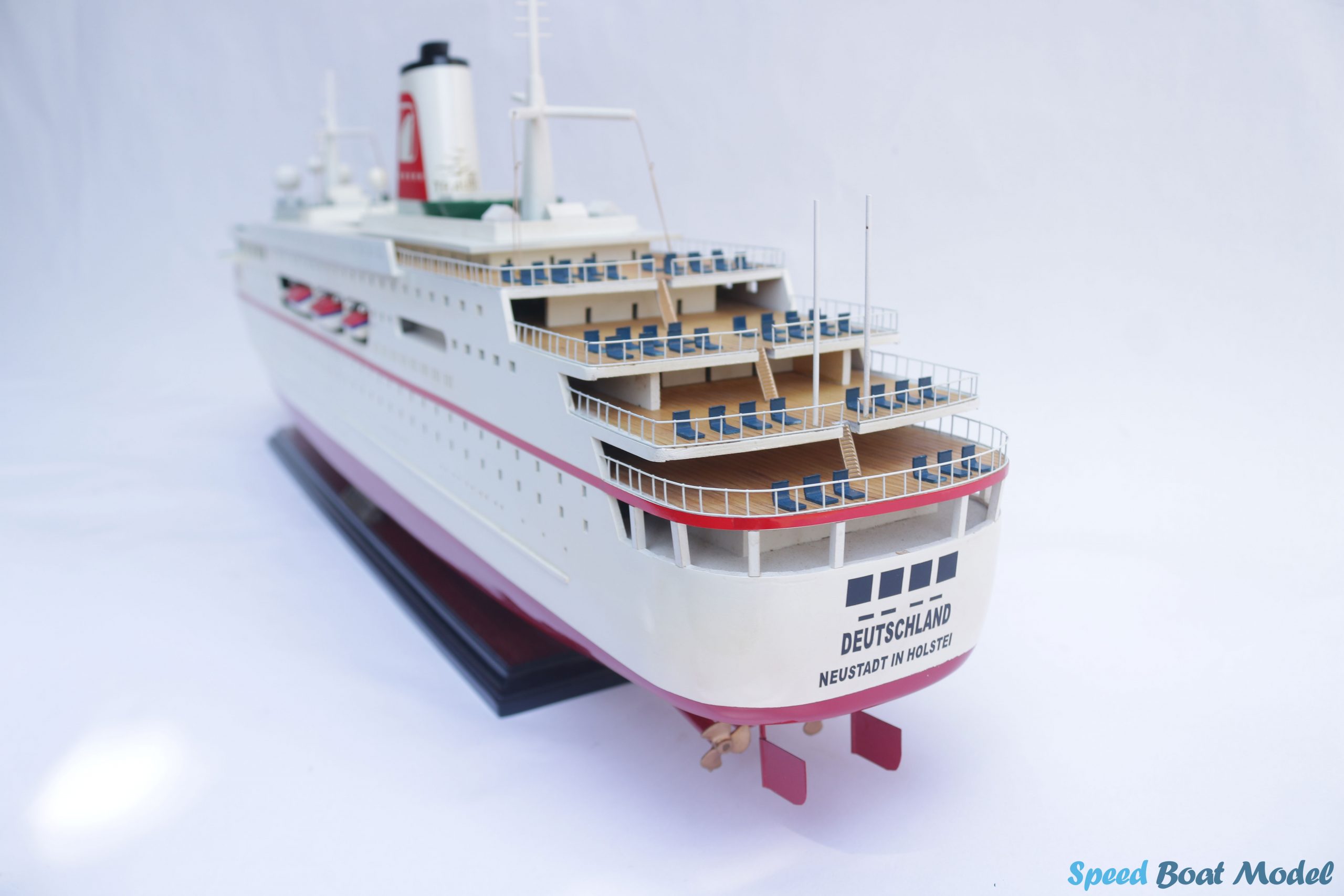 Ms Deutschland Cruise Ship Model 34.2