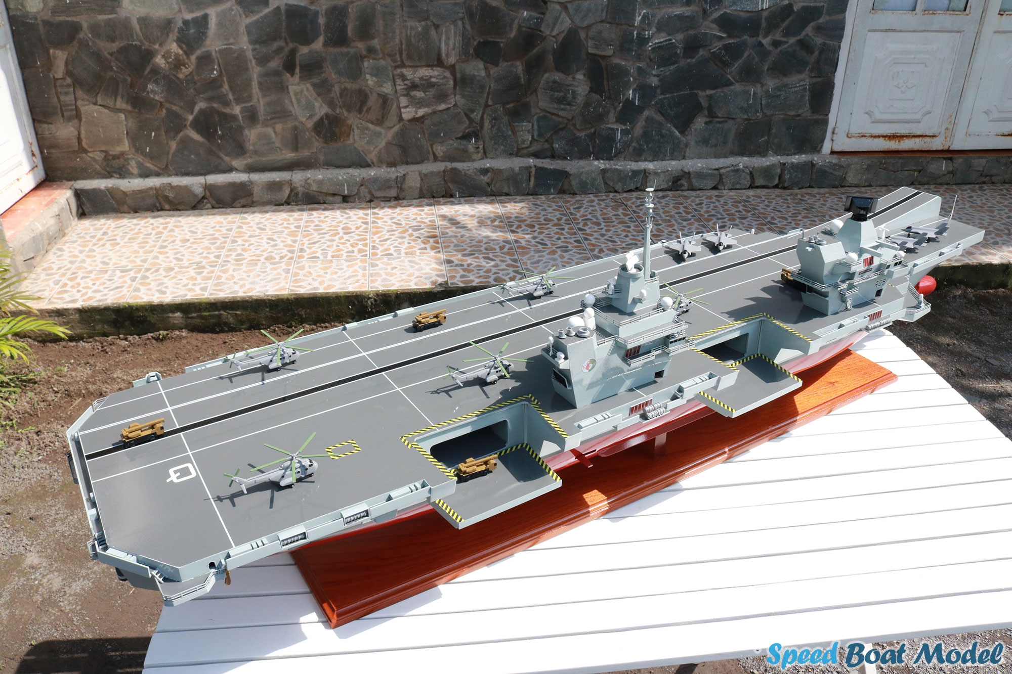 HMS Queen Elizabeth Aircraft Model Ship 39.3"