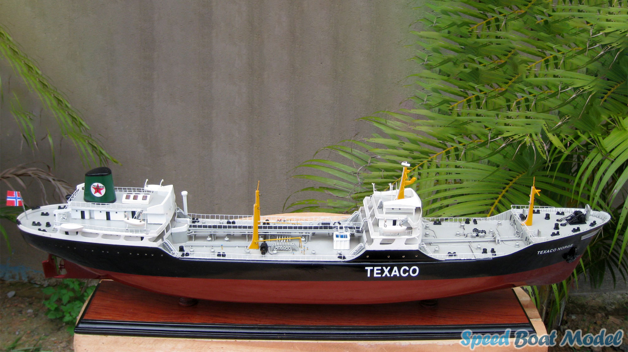 Texaco Norge Commercial Ship Model 31.5"
