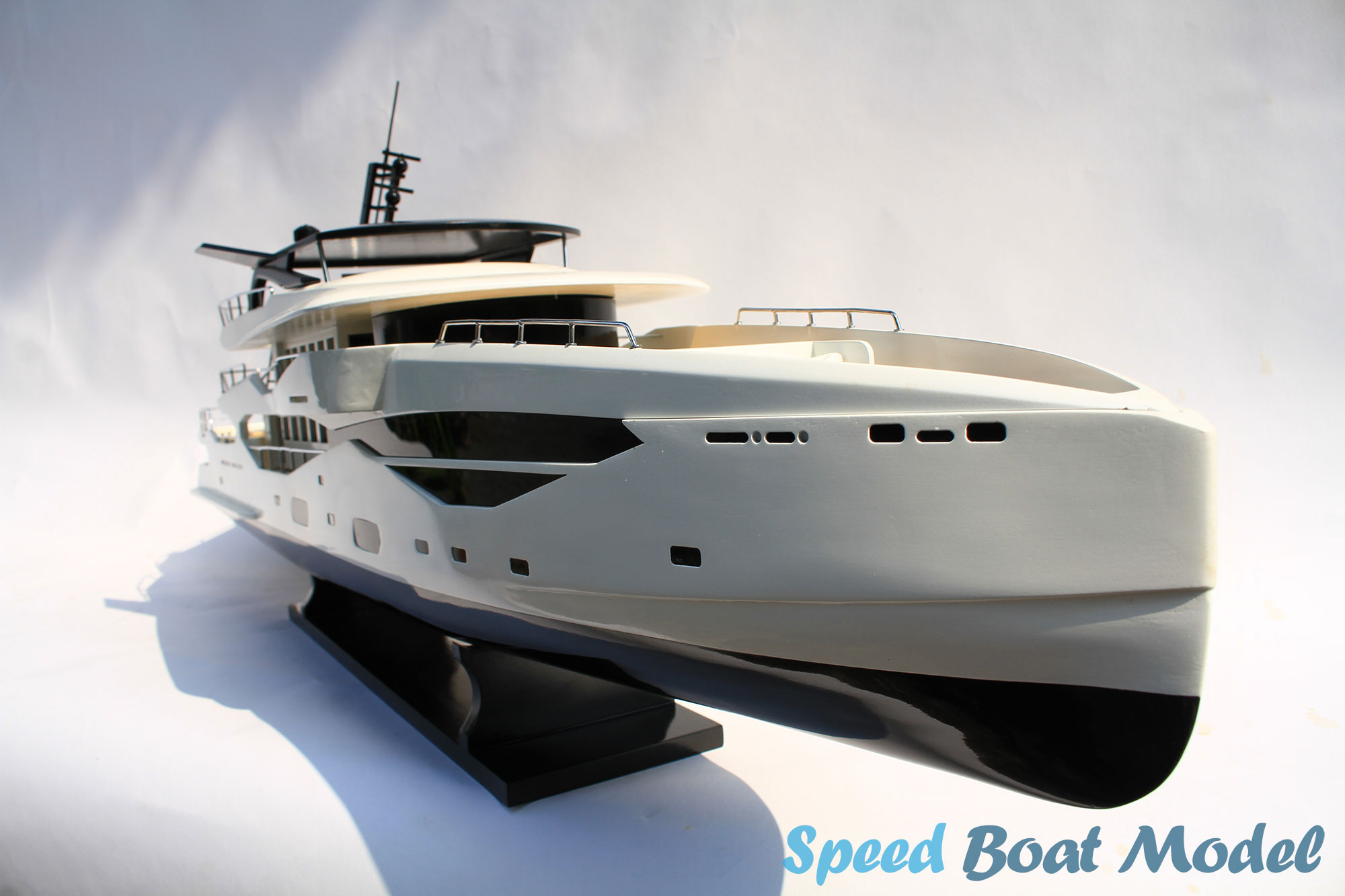 Sunseeker 161 Modern Yacht Model 39.3" 29 Sunseeker 161 Modern Yacht Model 39.3