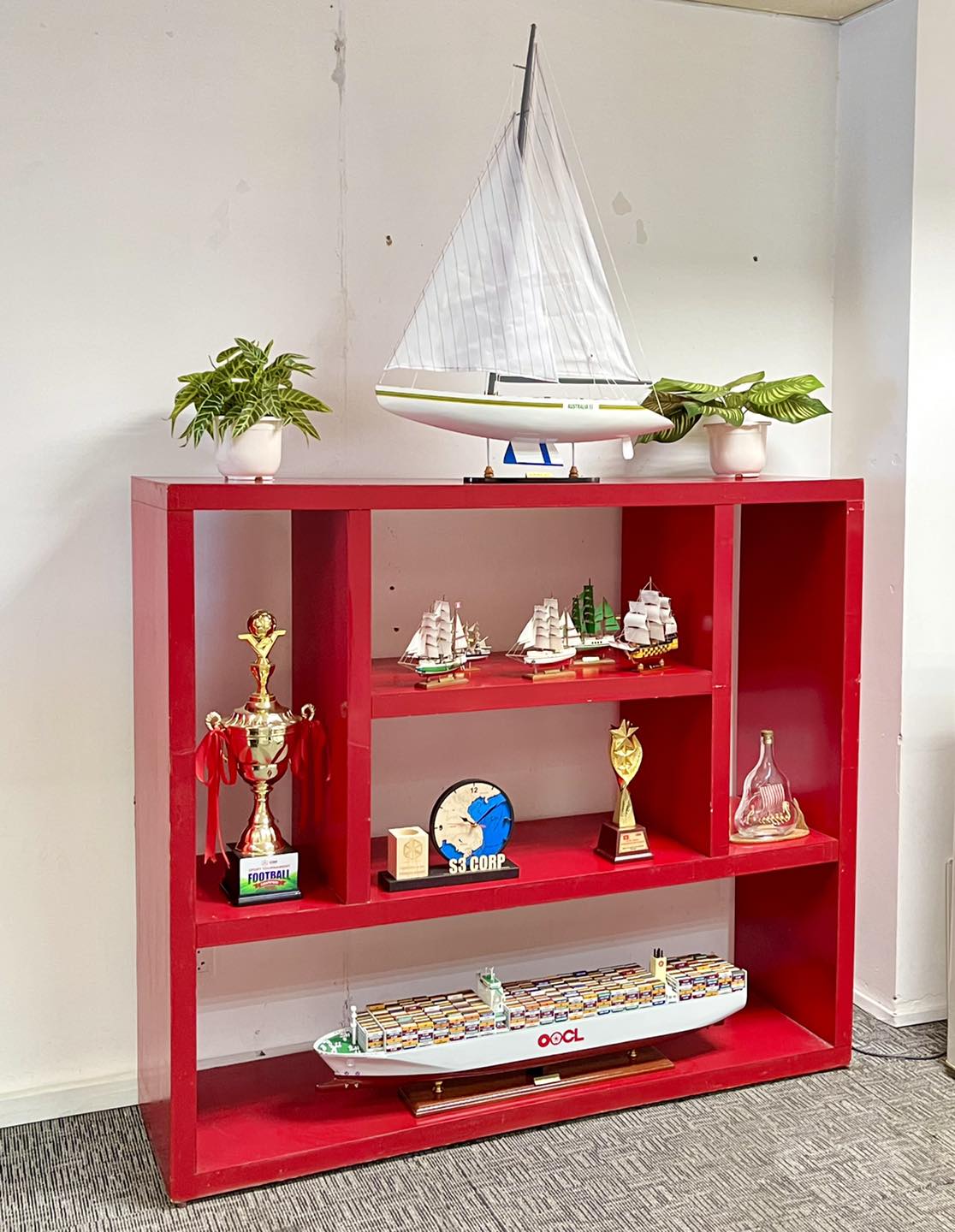 5 Ways To Display Model Boats In The Office