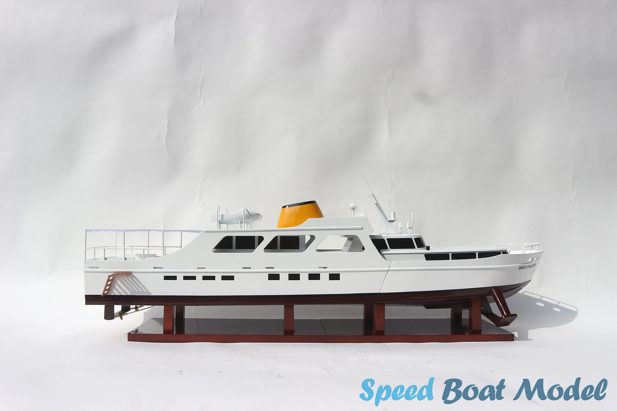 Disco Volante Modern Yacht Model 31.4"