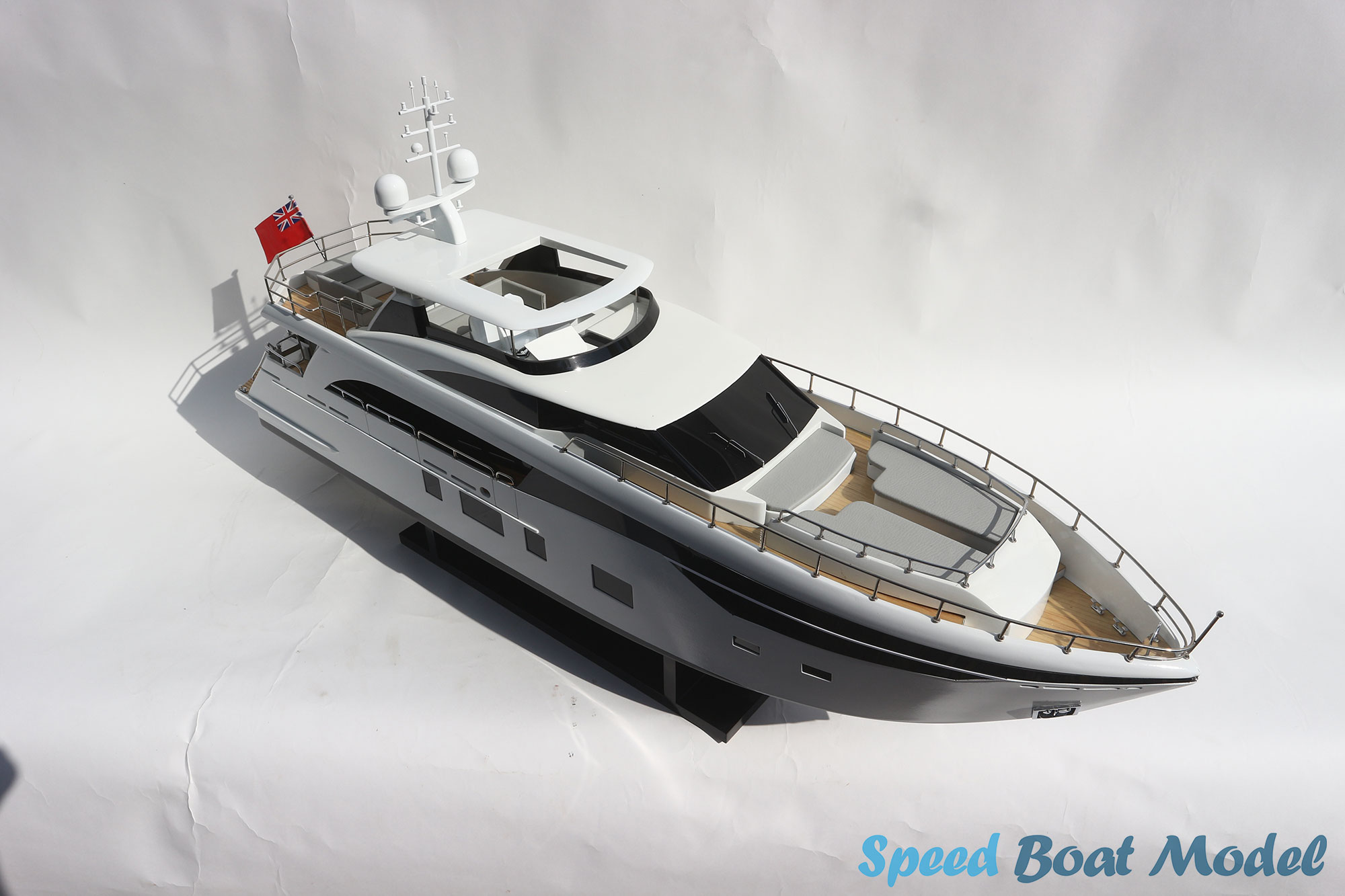 Princess 35m (White) Modern Yacht Model 37" 41 Princess 35m (white) Modern Yacht Model 37
