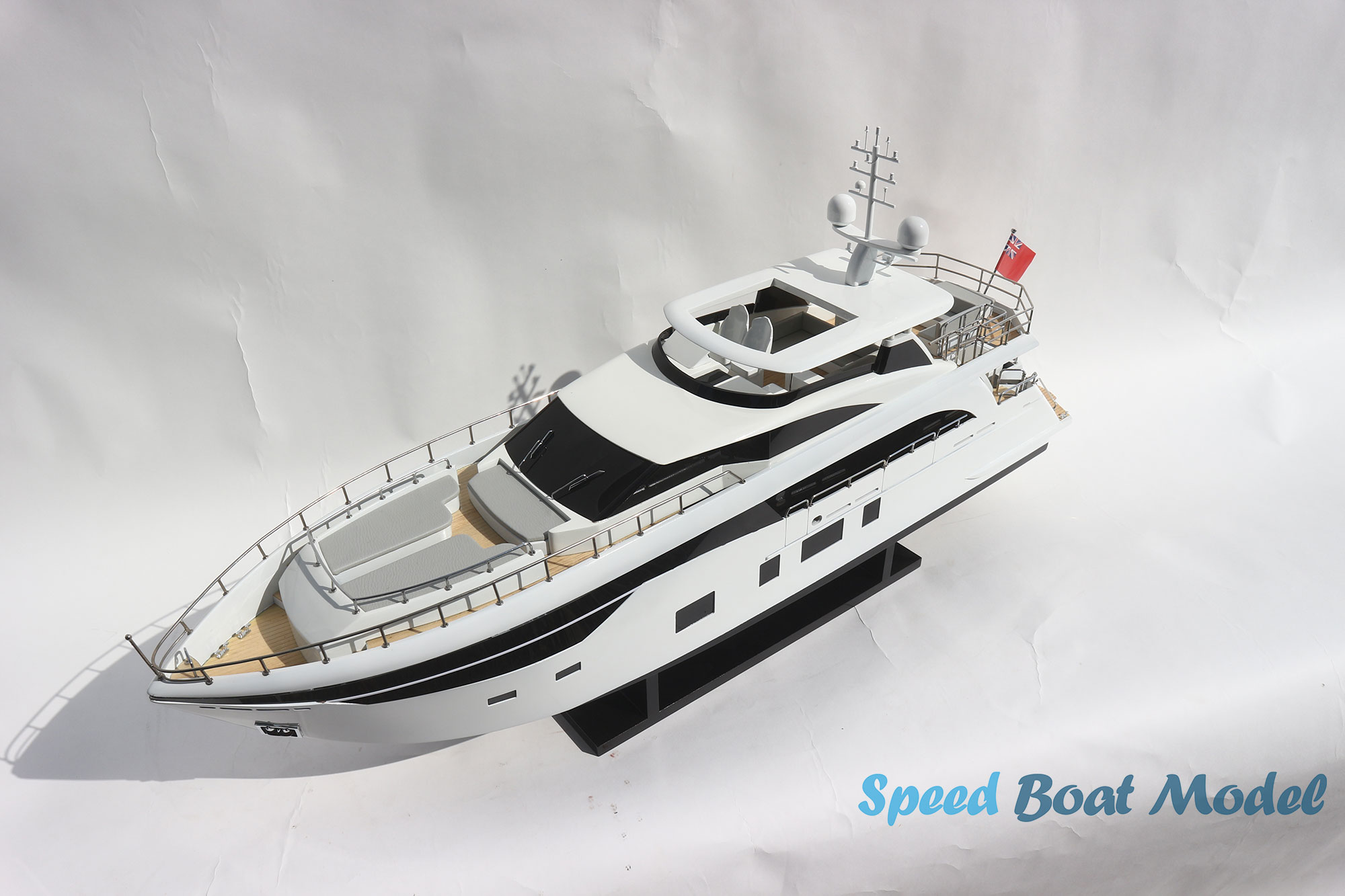 Princess 35m (White) Modern Yacht Model 37" 32 Princess 35m (white) Modern Yacht Model 37