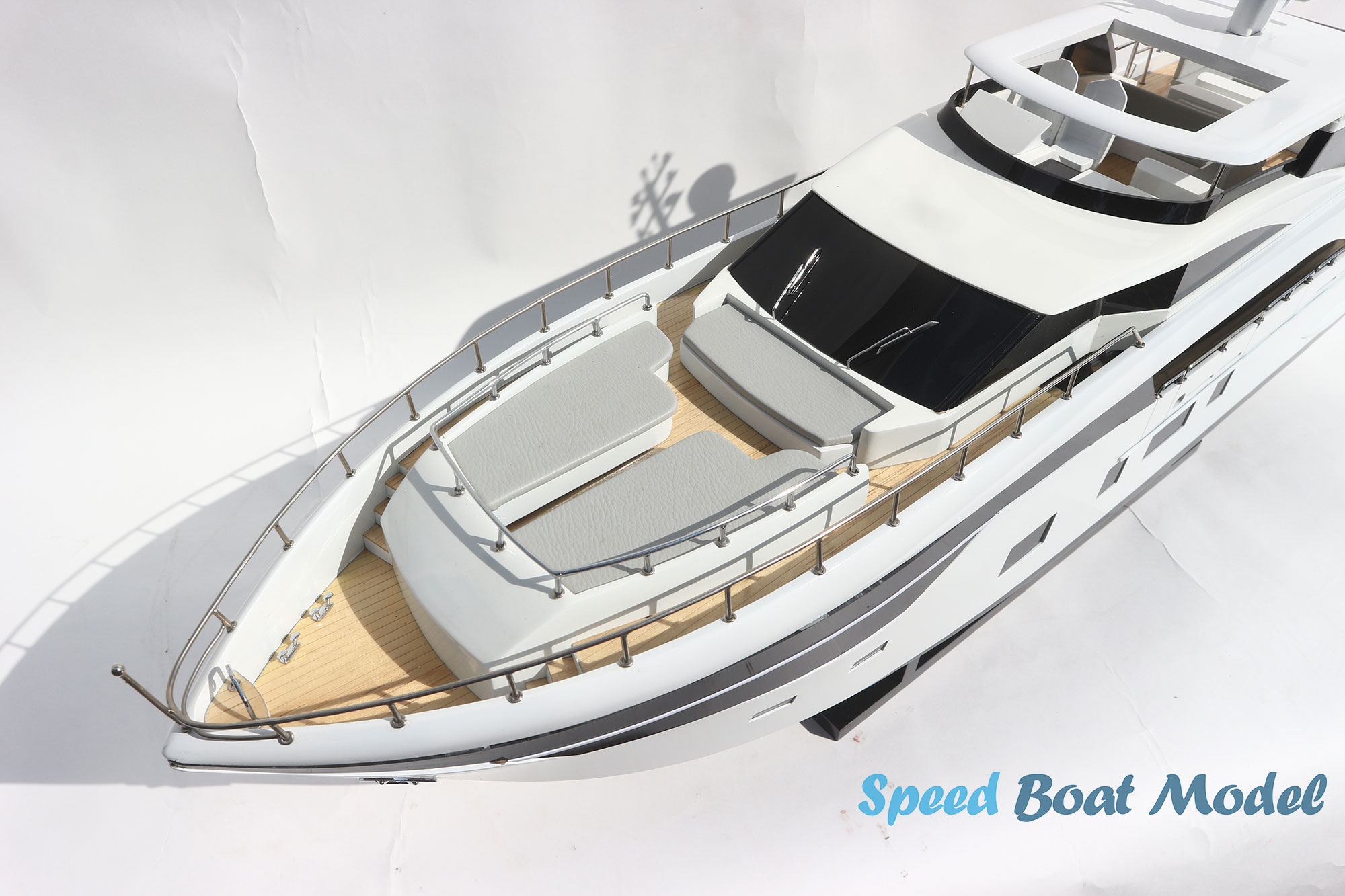 Princess 35m (White) Modern Yacht Model 37" 33 Princess 35m (white) Modern Yacht Model 37