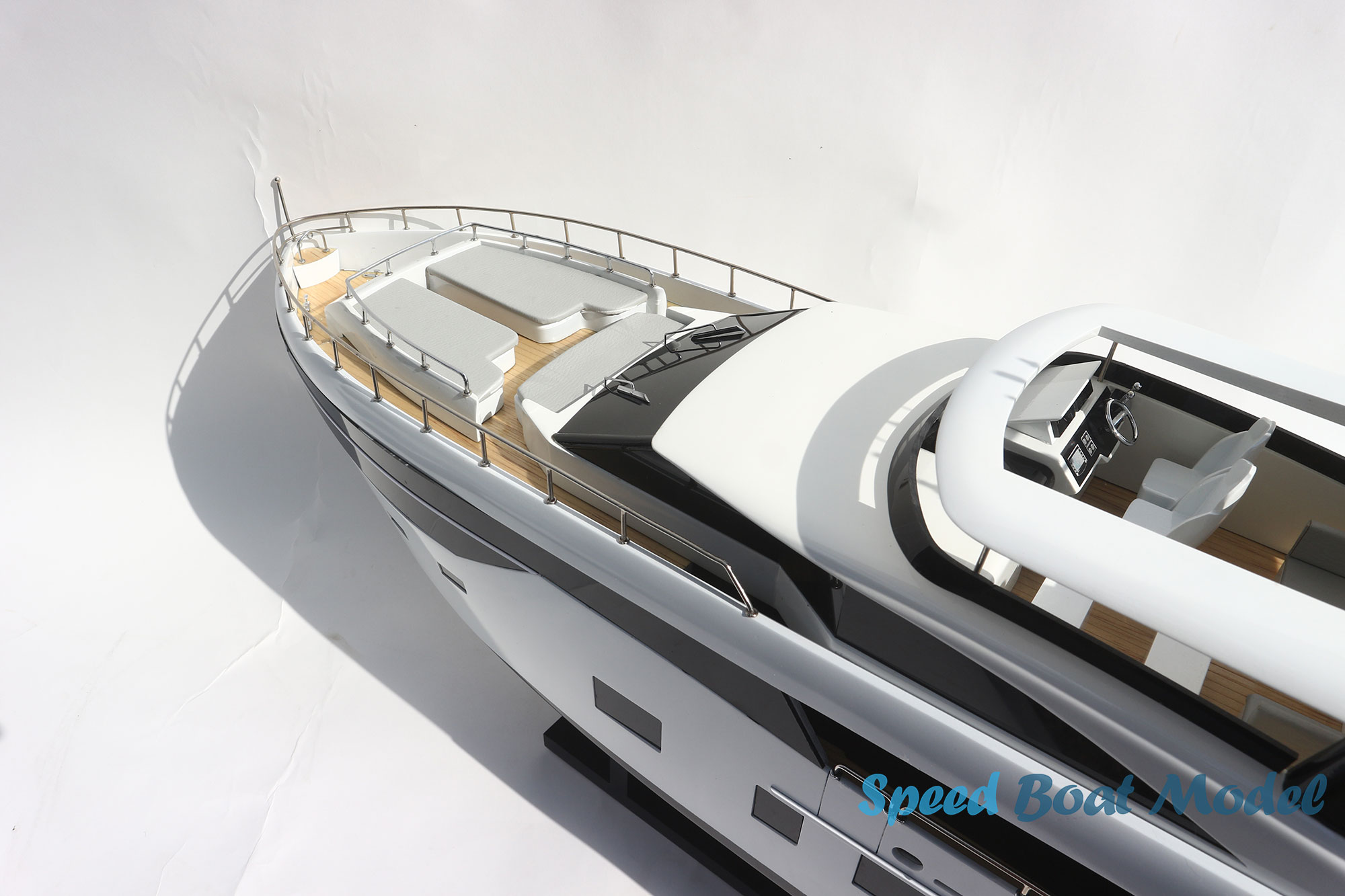 Princess 35m (White) Modern Yacht Model 37" 36 Princess 35m (white) Modern Yacht Model 37