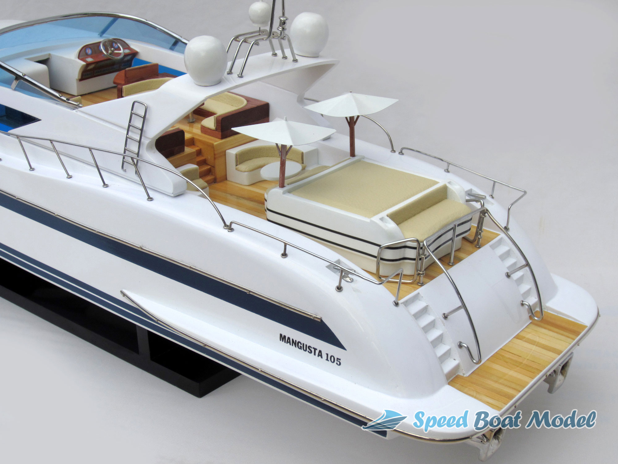 Mangusta 105 Modern Yacht Model 34.6"