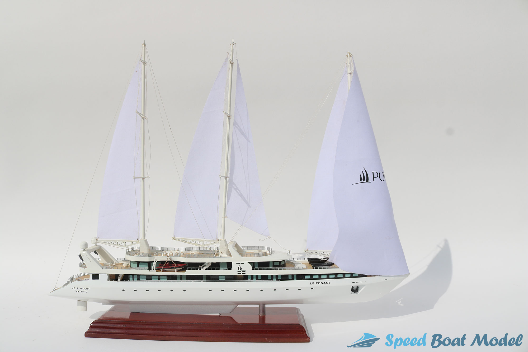 Le Ponant Modern Yatch Model 35.4"