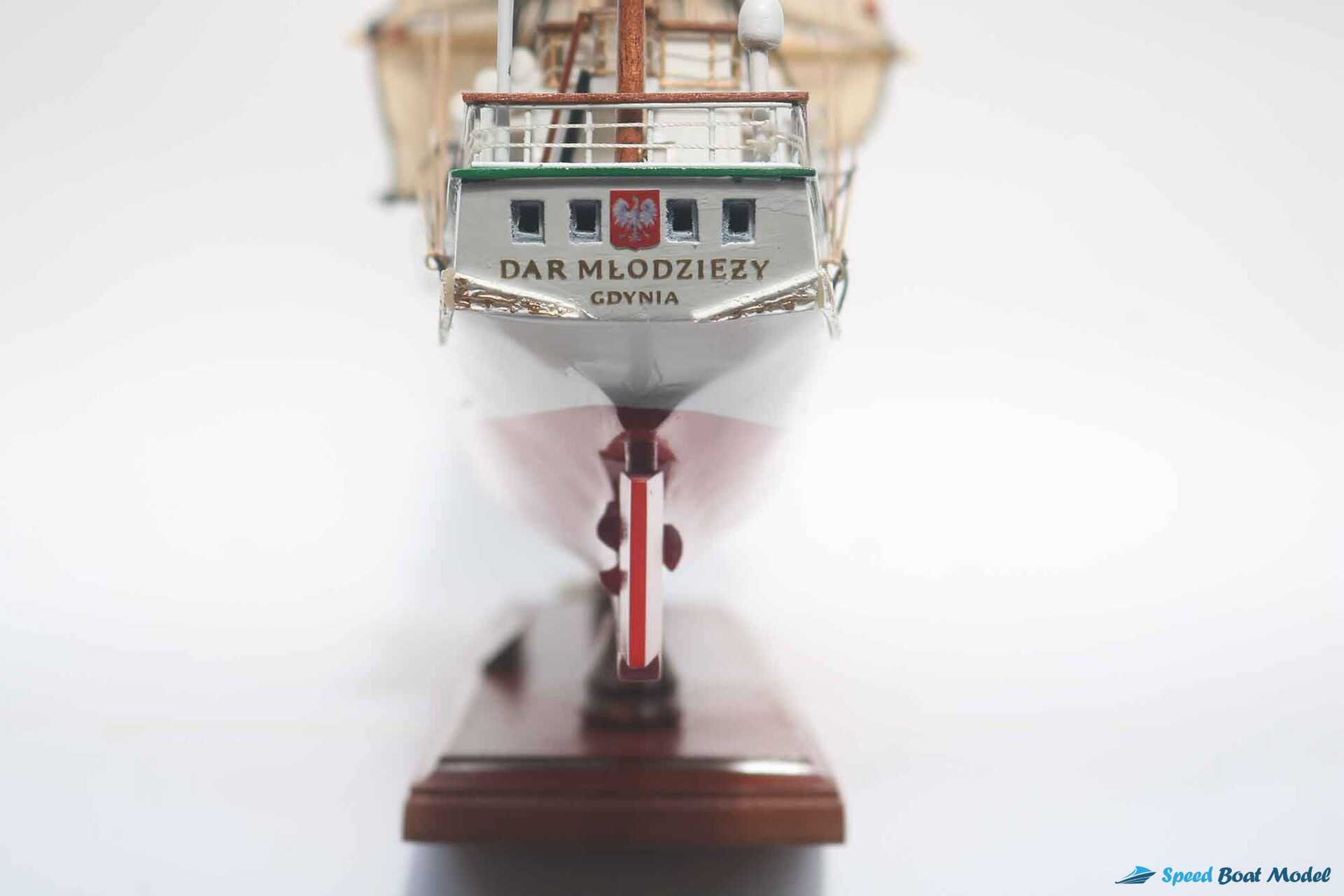 Dar Mlodziezy 1982 Poland Tall Ship Model (6) Speed Boad Model Dar Mlodziezy 1982 Poland Tall Ship Model (6) Speed Boad Model