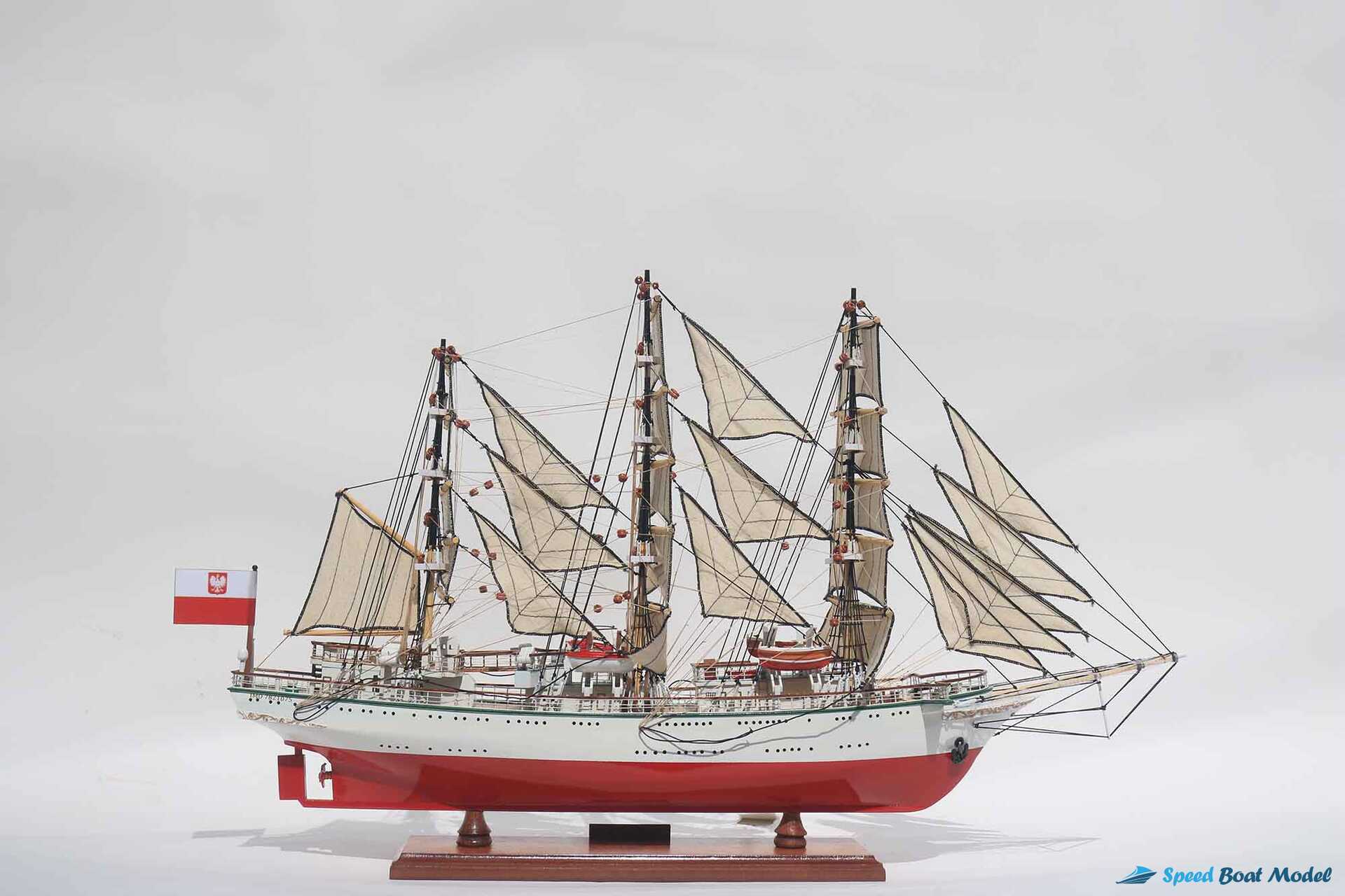 Dar Mlodziezy 1982 Poland Tall Ship Model (9) Speed Boad Model Dar Mlodziezy 1982 Poland Tall Ship Model (9) Speed Boad Model