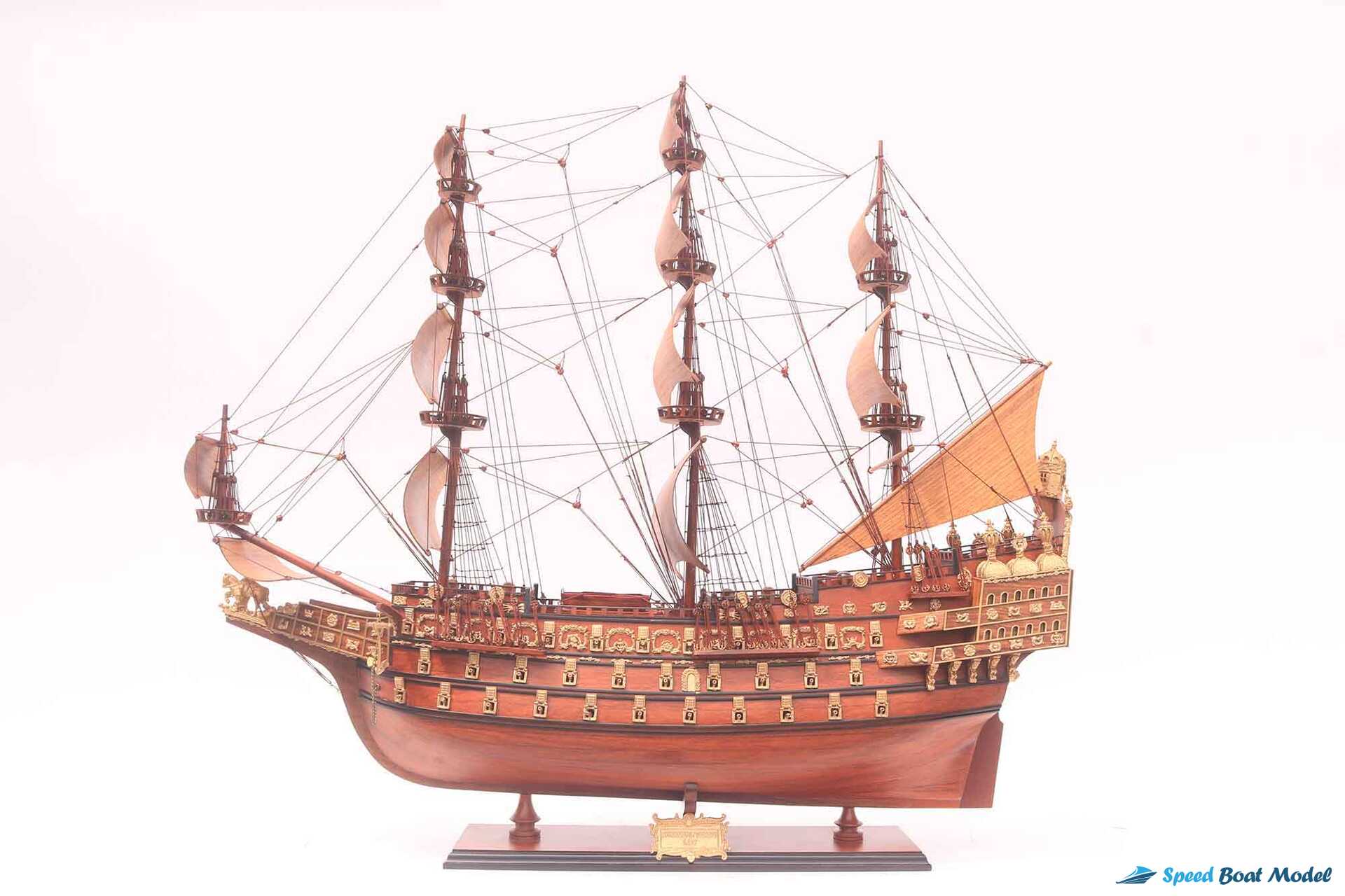 Sovereign Of The Seas – Special Edition (Rosewood) 15 Sovereign Of The Seas – Special Edition (rosewood) (14) Speed Boad Model