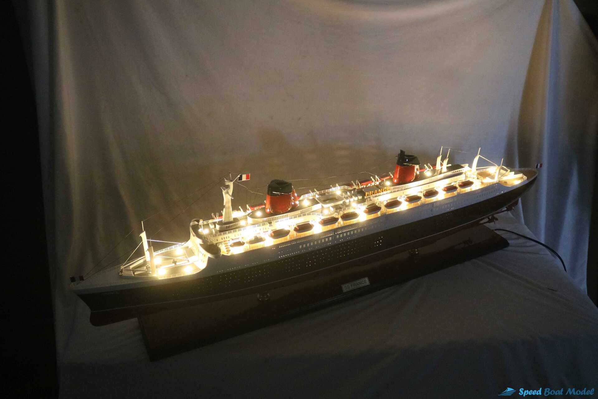 SS France Special Edition With Lights Model 40.5" 22 Ss France Special Edition With Lights Model (7) Speed Boad Model