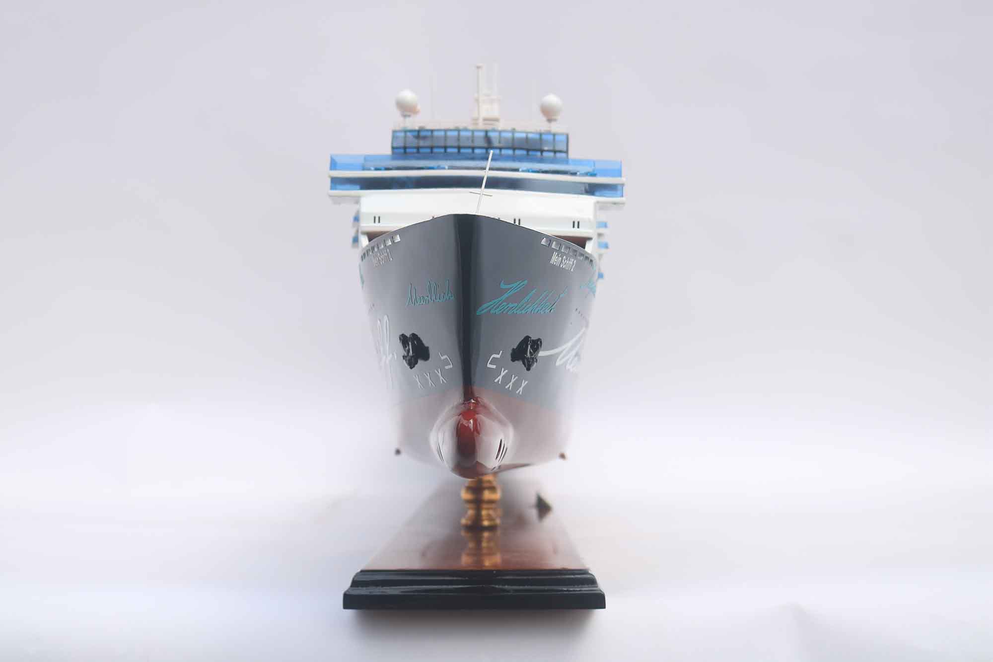 Mein Schiff 2 Cruise Ship Model (12) Speed Boad Model Mein Schiff 2 Cruise Ship Model (12) Speed Boad Model