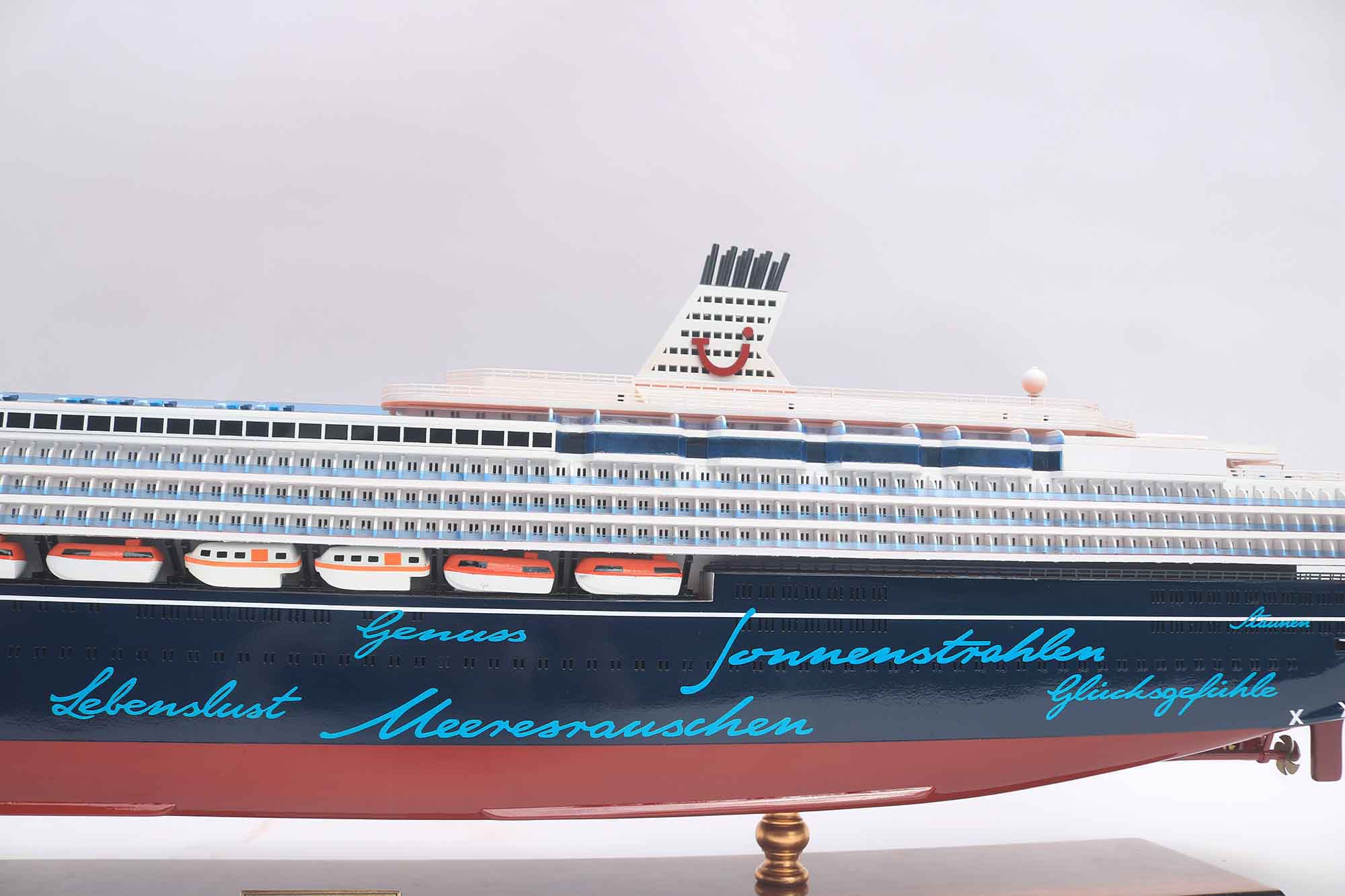 Mein Schiff 2 Cruise Ship Model (7) Speed Boad Model Mein Schiff 2 Cruise Ship Model (7) Speed Boad Model